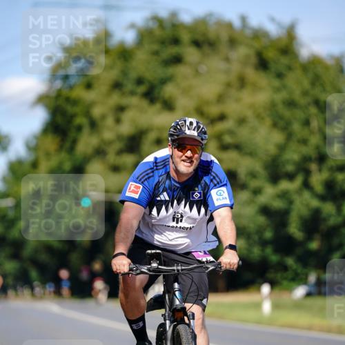 07.09.2025 - 19. Norderstedt Triathlon Michael Burmester http://msf.ph/oto/8848729 07.09.2025 13:38:27 Radfahren 314 meine-sportfotos.de