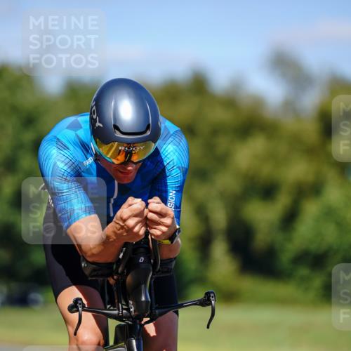 07.09.2025 - 19. Norderstedt Triathlon Michael Burmester http://msf.ph/oto/8848784 07.09.2025 13:41:07 Radfahren 880 meine-sportfotos.de