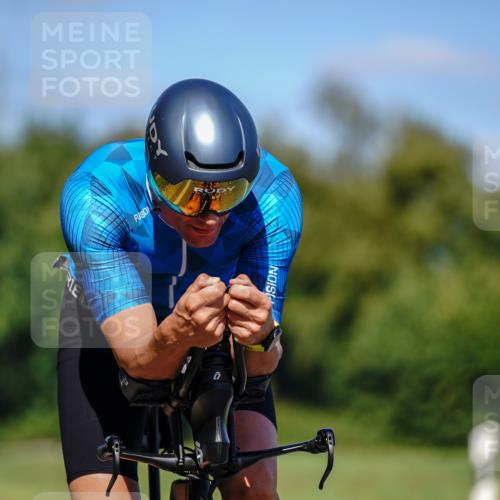 07.09.2025 - 19. Norderstedt Triathlon Michael Burmester http://msf.ph/oto/8848785 07.09.2025 13:41:08 Radfahren 880 meine-sportfotos.de