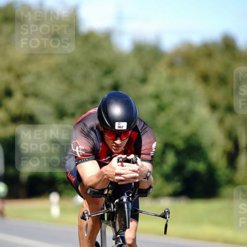 07.09.2025 - 19. Norderstedt Triathlon Michael Burmester http://msf.ph/oto/8848810 07.09.2025 13:41:54 Radfahren 962 meine-sportfotos.de