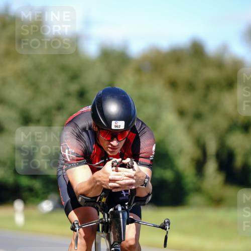 07.09.2025 - 19. Norderstedt Triathlon Michael Burmester http://msf.ph/oto/8848811 07.09.2025 13:41:54 Radfahren 962 meine-sportfotos.de