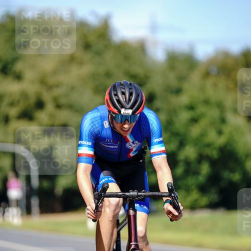 07.09.2025 - 19. Norderstedt Triathlon Michael Burmester http://msf.ph/oto/8848837 07.09.2025 13:42:55 Radfahren 1040 meine-sportfotos.de