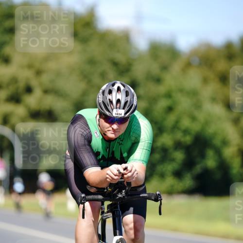 07.09.2025 - 19. Norderstedt Triathlon Michael Burmester http://msf.ph/oto/8848842 07.09.2025 13:43:02 Radfahren 1034 meine-sportfotos.de