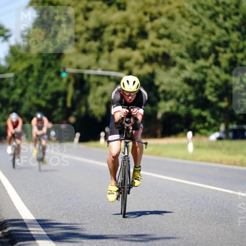 07.09.2025 - 19. Norderstedt Triathlon Michael Burmester http://msf.ph/oto/8848844 07.09.2025 13:43:17 Radfahren 978 meine-sportfotos.de