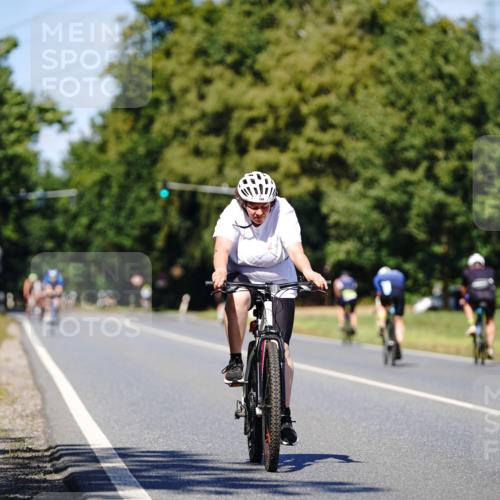 07.09.2025 - 19. Norderstedt Triathlon Michael Burmester http://msf.ph/oto/8848890 07.09.2025 13:44:23 Radfahren 708, 981 meine-sportfotos.de
