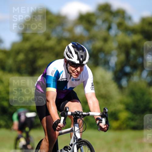 07.09.2025 - 19. Norderstedt Triathlon Michael Burmester http://msf.ph/oto/8848917 07.09.2025 13:45:40 Radfahren 995 meine-sportfotos.de