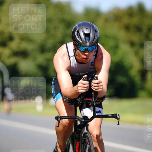 07.09.2025 - 19. Norderstedt Triathlon Michael Burmester http://msf.ph/oto/8848960 07.09.2025 13:47:20 Radfahren 990, 992 meine-sportfotos.de