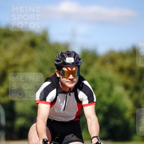 07.09.2025 - 19. Norderstedt Triathlon Michael Burmester http://msf.ph/oto/8849025 07.09.2025 13:49:16 Radfahren 863, 969 meine-sportfotos.de