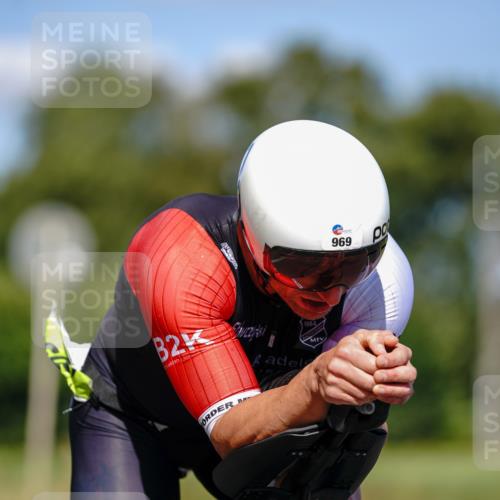 07.09.2025 - 19. Norderstedt Triathlon Michael Burmester http://msf.ph/oto/8849030 07.09.2025 13:49:18 Radfahren 863, 969 meine-sportfotos.de
