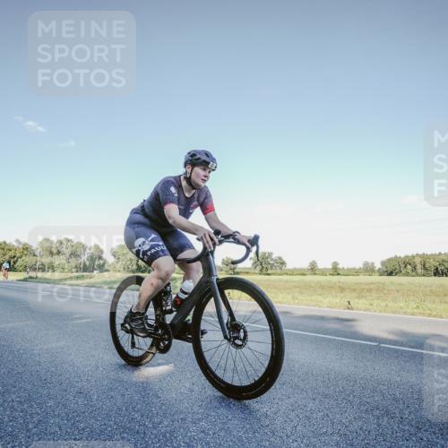 07.09.2025 - 19. Norderstedt Triathlon Michael Burmester http://msf.ph/oto/8849053 07.09.2025 16:10:10 Radfahren 425, 1472, 1560 meine-sportfotos.de