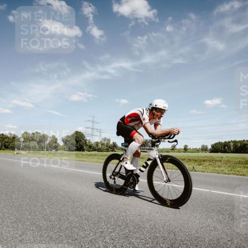 07.09.2025 - 19. Norderstedt Triathlon Michael Burmester http://msf.ph/oto/8849066 07.09.2025 13:54:55 Radfahren 422 meine-sportfotos.de