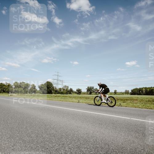 07.09.2025 - 19. Norderstedt Triathlon Michael Burmester http://msf.ph/oto/8849072 07.09.2025 13:55:04 Radfahren 984 meine-sportfotos.de