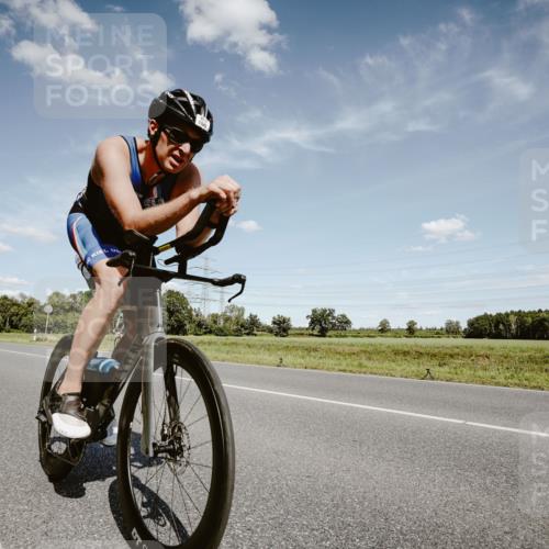 07.09.2025 - 19. Norderstedt Triathlon Michael Burmester http://msf.ph/oto/8849114 07.09.2025 13:55:49 Radfahren 417, 1001, 1042 meine-sportfotos.de