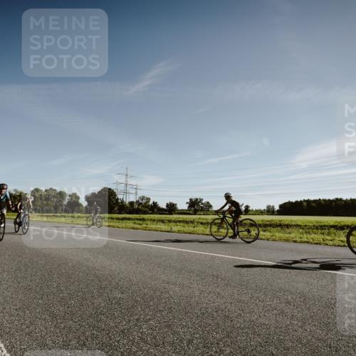 07.09.2025 - 19. Norderstedt Triathlon Michael Burmester http://msf.ph/oto/8849127 07.09.2025 09:38:04 Radfahren 594, 600, 604 meine-sportfotos.de