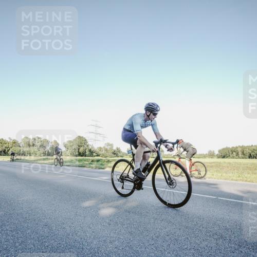 07.09.2025 - 19. Norderstedt Triathlon Michael Burmester http://msf.ph/oto/8849246 07.09.2025 16:12:01 Radfahren 383, 405, 1544, 1571 meine-sportfotos.de