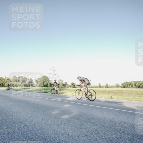 07.09.2025 - 19. Norderstedt Triathlon Michael Burmester http://msf.ph/oto/8849267 07.09.2025 16:12:07 Radfahren 516, 1068, 1541, 1565, 1571, 1587, 1591 meine-sportfotos.de