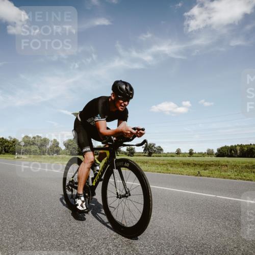 07.09.2025 - 19. Norderstedt Triathlon Michael Burmester http://msf.ph/oto/8849280 07.09.2025 13:58:38 Radfahren 989 meine-sportfotos.de
