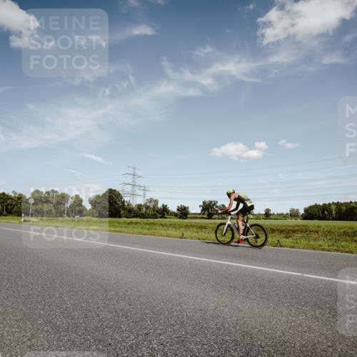 07.09.2025 - 19. Norderstedt Triathlon Michael Burmester http://msf.ph/oto/8849283 07.09.2025 13:58:39 Radfahren 969, 989 meine-sportfotos.de
