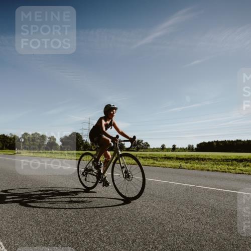 07.09.2025 - 19. Norderstedt Triathlon Michael Burmester http://msf.ph/oto/8849356 07.09.2025 09:41:47 Radfahren 608, 621 meine-sportfotos.de