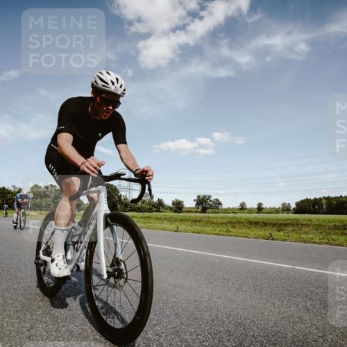 07.09.2025 - 19. Norderstedt Triathlon Michael Burmester http://msf.ph/oto/8849435 07.09.2025 14:01:17 Radfahren 1025, 1041 meine-sportfotos.de