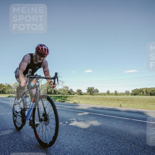07.09.2025 - 19. Norderstedt Triathlon Michael Burmester http://msf.ph/oto/8849550 07.09.2025 16:14:56 Radfahren 893, 942 meine-sportfotos.de