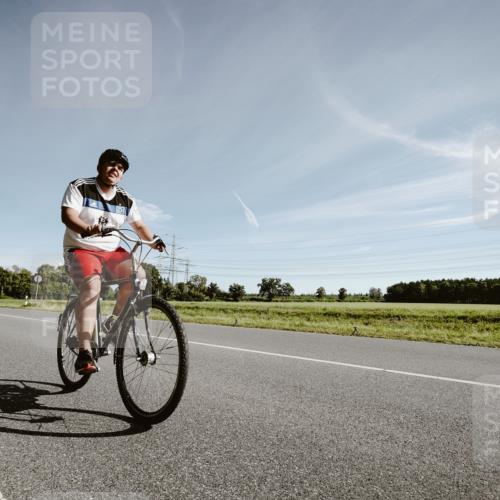 07.09.2025 - 19. Norderstedt Triathlon Michael Burmester http://msf.ph/oto/8849572 07.09.2025 10:29:34 Radfahren 1126, 1143 meine-sportfotos.de