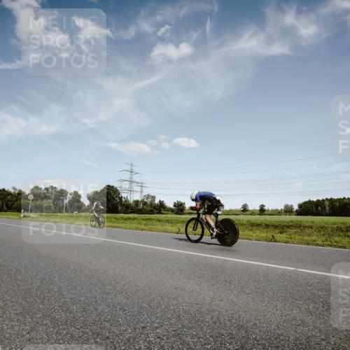 07.09.2025 - 19. Norderstedt Triathlon Michael Burmester http://msf.ph/oto/8849674 07.09.2025 14:04:03 Radfahren 900, 979, 1017, 1018 meine-sportfotos.de