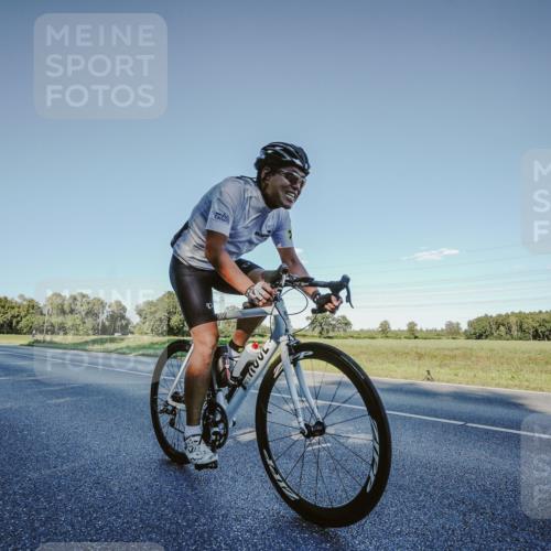 07.09.2025 - 19. Norderstedt Triathlon Michael Burmester http://msf.ph/oto/8849686 07.09.2025 16:16:19 Radfahren 955, 1103 meine-sportfotos.de