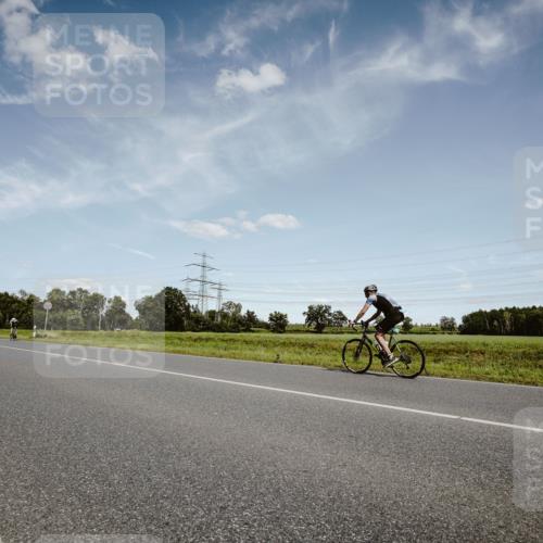 07.09.2025 - 19. Norderstedt Triathlon Michael Burmester http://msf.ph/oto/8849703 07.09.2025 14:04:20 Radfahren 400, 879, 977, 996, 1462 meine-sportfotos.de