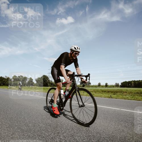 07.09.2025 - 19. Norderstedt Triathlon Michael Burmester http://msf.ph/oto/8849706 07.09.2025 14:04:21 Radfahren 400, 879, 996, 1462 meine-sportfotos.de