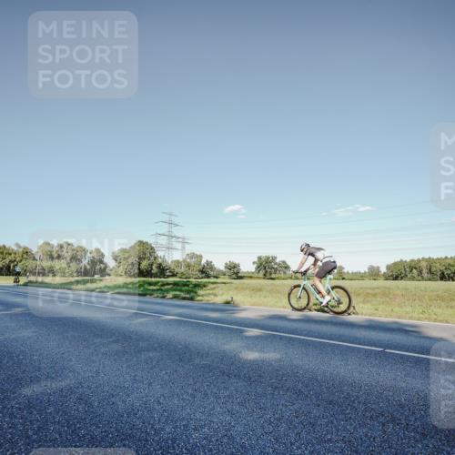 07.09.2025 - 19. Norderstedt Triathlon Michael Burmester http://msf.ph/oto/8849720 07.09.2025 16:16:49 Radfahren 903, 1077, 1581 meine-sportfotos.de