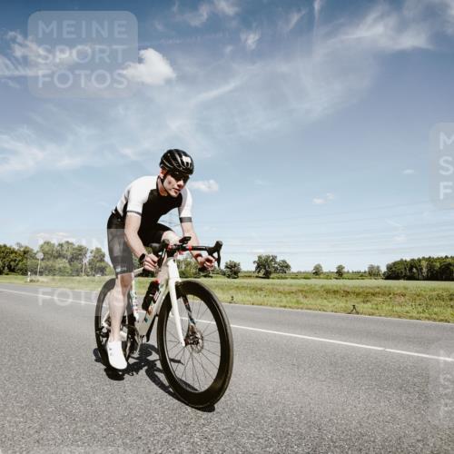 07.09.2025 - 19. Norderstedt Triathlon Michael Burmester http://msf.ph/oto/8849766 07.09.2025 14:05:39 Radfahren 364, 373, 420 meine-sportfotos.de