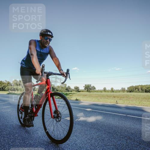 07.09.2025 - 19. Norderstedt Triathlon Michael Burmester http://msf.ph/oto/8849786 07.09.2025 16:17:15 Radfahren 924, 1053, 1460, 1569 meine-sportfotos.de