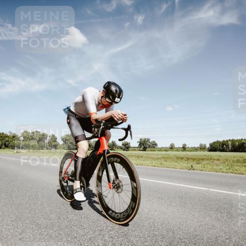 07.09.2025 - 19. Norderstedt Triathlon Michael Burmester http://msf.ph/oto/8849793 07.09.2025 14:05:56 Radfahren 1001, 1022, 1401 meine-sportfotos.de