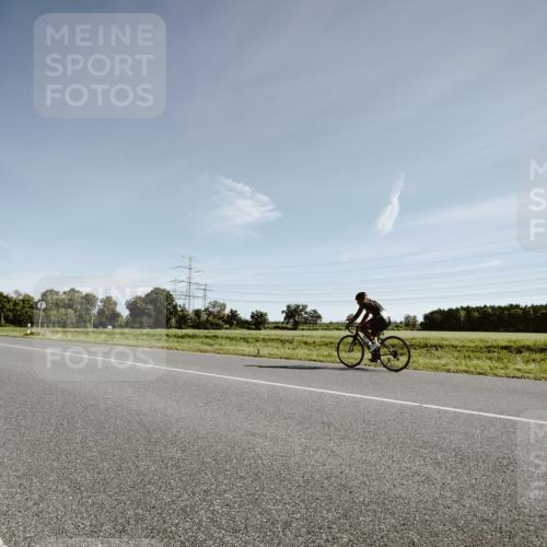 07.09.2025 - 19. Norderstedt Triathlon Michael Burmester http://msf.ph/oto/8849803 07.09.2025 10:36:25 Radfahren 645, 664 meine-sportfotos.de