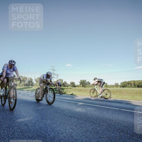 07.09.2025 - 19. Norderstedt Triathlon Michael Burmester http://msf.ph/oto/8849834 07.09.2025 16:17:50 Radfahren 944, 1588, 1602 meine-sportfotos.de