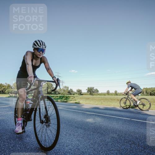 07.09.2025 - 19. Norderstedt Triathlon Michael Burmester http://msf.ph/oto/8849876 07.09.2025 16:18:12 Radfahren 889, 940 meine-sportfotos.de