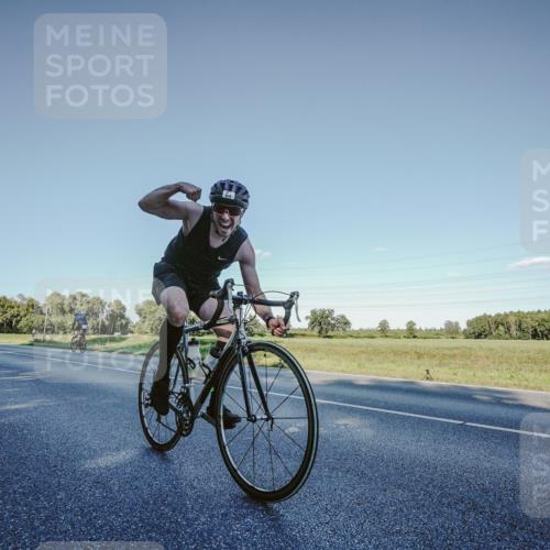 07.09.2025 - 19. Norderstedt Triathlon Michael Burmester http://msf.ph/oto/8849879 07.09.2025 16:18:26 Radfahren 929, 1574, 1589 meine-sportfotos.de