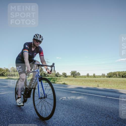 07.09.2025 - 19. Norderstedt Triathlon Michael Burmester http://msf.ph/oto/8849894 07.09.2025 16:18:37 Radfahren 866, 1094, 1557 meine-sportfotos.de