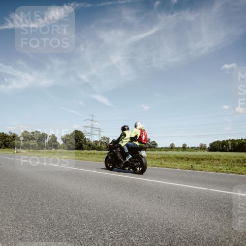 07.09.2025 - 19. Norderstedt Triathlon Michael Burmester http://msf.ph/oto/8849910 07.09.2025 14:08:06 Radfahren 393, 964, 969 meine-sportfotos.de