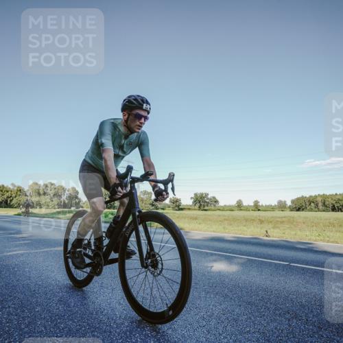 07.09.2025 - 19. Norderstedt Triathlon Michael Burmester http://msf.ph/oto/8849972 07.09.2025 16:19:51 Radfahren 945, 1417 meine-sportfotos.de