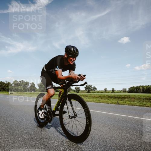 07.09.2025 - 19. Norderstedt Triathlon Michael Burmester http://msf.ph/oto/8850018 07.09.2025 14:09:25 Radfahren 989, 1038 meine-sportfotos.de