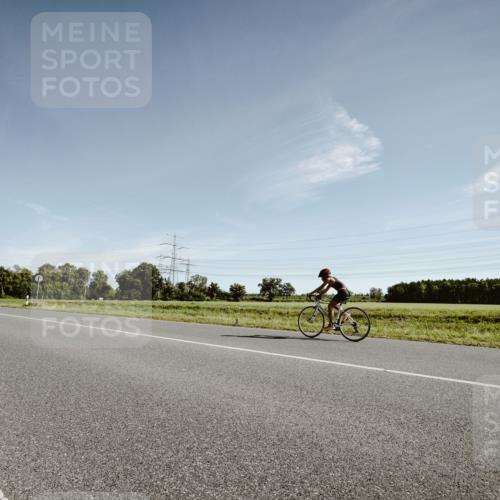 07.09.2025 - 19. Norderstedt Triathlon Michael Burmester http://msf.ph/oto/8850031 07.09.2025 10:42:33 Radfahren 107, 689 meine-sportfotos.de