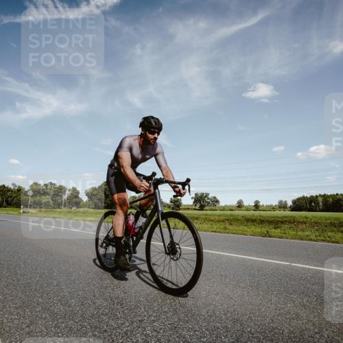 07.09.2025 - 19. Norderstedt Triathlon Michael Burmester http://msf.ph/oto/8850039 07.09.2025 14:10:07 Radfahren 872 meine-sportfotos.de