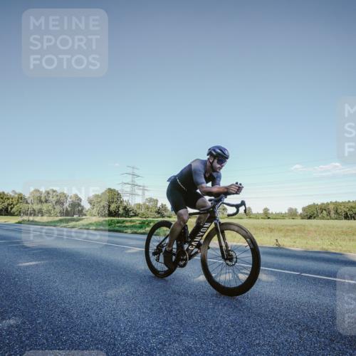 07.09.2025 - 19. Norderstedt Triathlon Michael Burmester http://msf.ph/oto/8850050 07.09.2025 16:21:36 Radfahren 926, 1472 meine-sportfotos.de