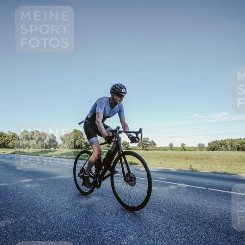 07.09.2025 - 19. Norderstedt Triathlon Michael Burmester http://msf.ph/oto/8850096 07.09.2025 16:22:29 Radfahren 883, 1418 meine-sportfotos.de
