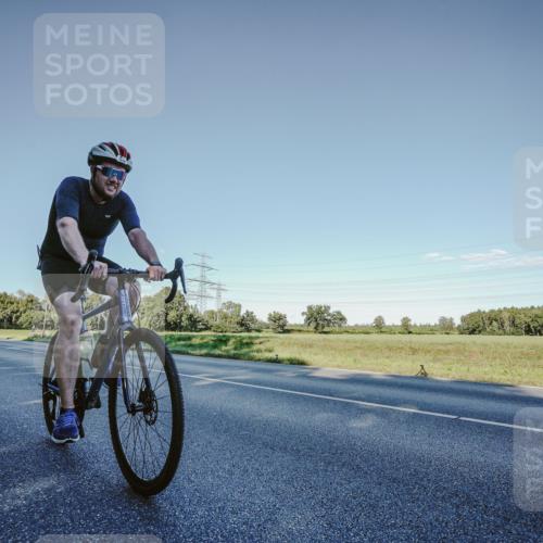 07.09.2025 - 19. Norderstedt Triathlon Michael Burmester http://msf.ph/oto/8850102 07.09.2025 16:22:32 Radfahren 406, 883, 1418 meine-sportfotos.de