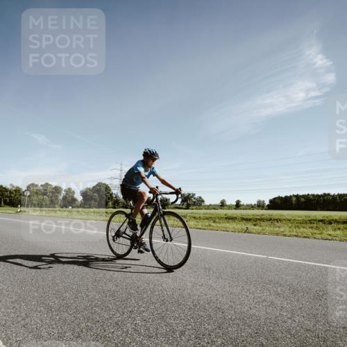 07.09.2025 - 19. Norderstedt Triathlon Michael Burmester http://msf.ph/oto/8850129 07.09.2025 10:45:33 Radfahren 67, 75, 133 meine-sportfotos.de