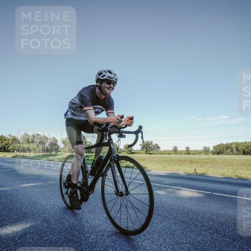 07.09.2025 - 19. Norderstedt Triathlon Michael Burmester http://msf.ph/oto/8850154 07.09.2025 16:23:29 Radfahren 1437, 1473 meine-sportfotos.de