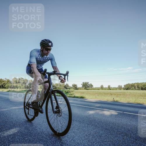 07.09.2025 - 19. Norderstedt Triathlon Michael Burmester http://msf.ph/oto/8850157 07.09.2025 16:23:35 Radfahren 405 meine-sportfotos.de